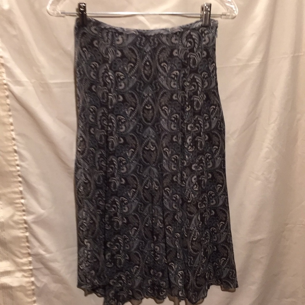 Nine West silk knee length skirt.  Size 2.
